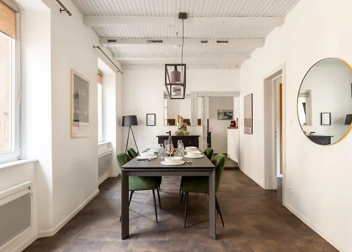 Travel Homes - The Rokst: Rare, And Modern Apartment